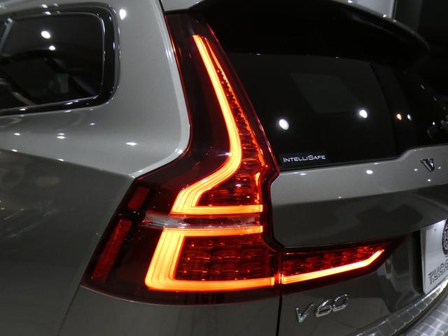 Ｖ６０ クロスカントリー　Ｔ５　ＡＷＤ　プロ　１オーナー／エクステリアスタイリングＫＩＴ／追ＡＣＣ／レーンキープ／衝突軽減／茶革／マッサージ機能／ヒーター＆ベンチレーター／ｈａｒｍａｎＫ／ヘッドアップＤＳＰ／ＬＥＤライト／１９ＡＷ／２年保証（40枚目）