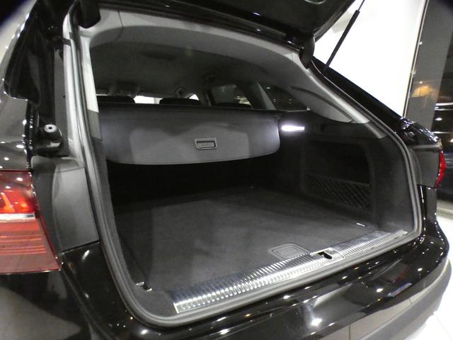 幅・奥行き共に十分なスペースを確保したトランクスペースになります！ゴルフバッグやスーツケース等も容易に収納して頂けます！オートテールゲート機能も搭載しており、様々なシチュエーションにてご使用頂けます！