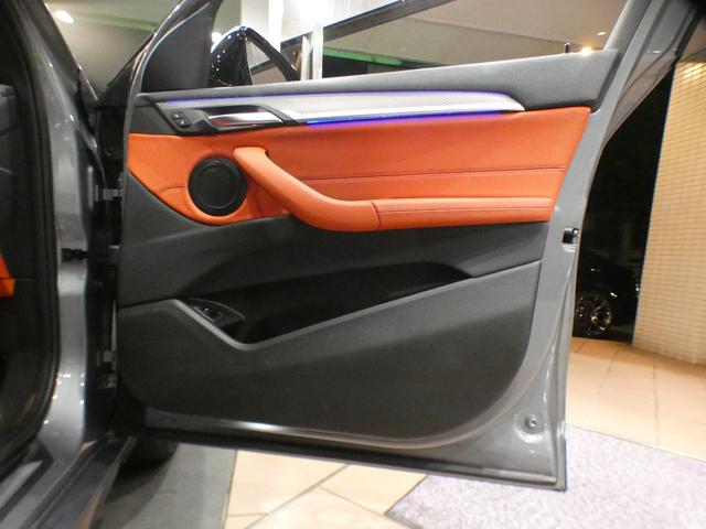 Ｘ２ Ｍ３５ｉ　セレクトＰＫＧ／追ＡＣＣ／インテリＳ／赤革／パノラマＳＲ／タッチＰ対応ｉドライブナビ／ヘッドアップＤＳＰ／Ｂカメラ／ＰＤＣ／ＬＥＤライト／専用エクステリア／２０ＡＷ／赤キャリパー／２年保証（24枚目）