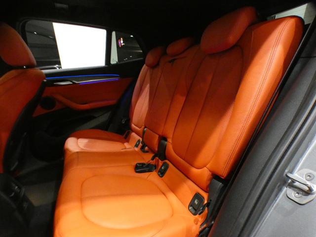 Ｘ２ Ｍ３５ｉ　セレクトＰＫＧ／追ＡＣＣ／インテリＳ／赤革／パノラマＳＲ／タッチＰ対応ｉドライブナビ／ヘッドアップＤＳＰ／Ｂカメラ／ＰＤＣ／ＬＥＤライト／専用エクステリア／２０ＡＷ／赤キャリパー／２年保証（30枚目）