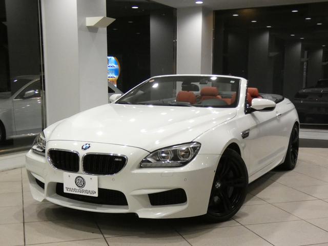 Ｍ６ カブリオレ　左Ｈ／コンフォＡ／赤革／黒幌／マッサージ／ヒーター＆ベンチレーター／Ｂ＆Ｏサウンド／ｉドライブナビ／ＢＴオーディオ／トップビュー・サイドビュー／ＬＥＤライト／専用エクステリア＆２０ＡＷ／２年保証（2枚目）