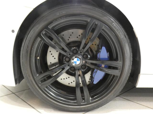 Ｍ６ カブリオレ　左Ｈ／コンフォＡ／赤革／黒幌／マッサージ／ヒーター＆ベンチレーター／Ｂ＆Ｏサウンド／ｉドライブナビ／ＢＴオーディオ／トップビュー・サイドビュー／ＬＥＤライト／専用エクステリア＆２０ＡＷ／２年保証（7枚目）