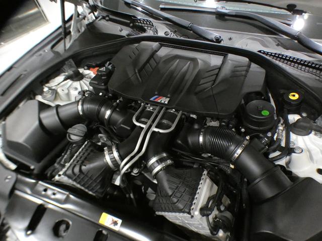 Ｍ６ カブリオレ　左Ｈ／コンフォＡ／赤革／黒幌／マッサージ／ヒーター＆ベンチレーター／Ｂ＆Ｏサウンド／ｉドライブナビ／ＢＴオーディオ／トップビュー・サイドビュー／ＬＥＤライト／専用エクステリア＆２０ＡＷ／２年保証（15枚目）