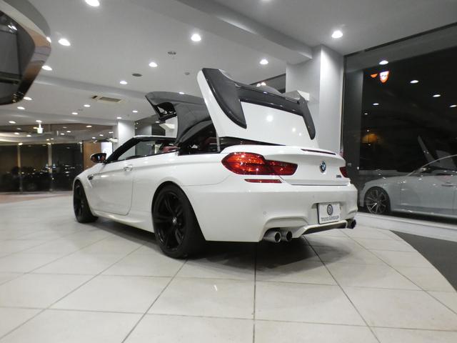 Ｍ６ カブリオレ　左Ｈ／コンフォＡ／赤革／黒幌／マッサージ／ヒーター＆ベンチレーター／Ｂ＆Ｏサウンド／ｉドライブナビ／ＢＴオーディオ／トップビュー・サイドビュー／ＬＥＤライト／専用エクステリア＆２０ＡＷ／２年保証（32枚目）