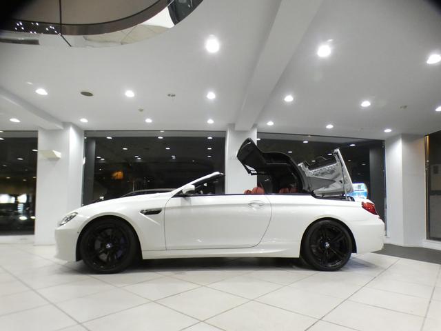 Ｍ６ カブリオレ　左Ｈ／コンフォＡ／赤革／黒幌／マッサージ／ヒーター＆ベンチレーター／Ｂ＆Ｏサウンド／ｉドライブナビ／ＢＴオーディオ／トップビュー・サイドビュー／ＬＥＤライト／専用エクステリア＆２０ＡＷ／２年保証（34枚目）