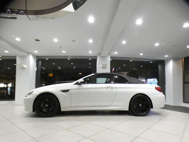 Ｍ６ カブリオレ　左Ｈ／コンフォＡ／赤革／黒幌／マッサージ／ヒーター＆ベンチレーター／Ｂ＆Ｏサウンド／ｉドライブナビ／ＢＴオーディオ／トップビュー・サイドビュー／ＬＥＤライト／専用エクステリア＆２０ＡＷ／２年保証（35枚目）