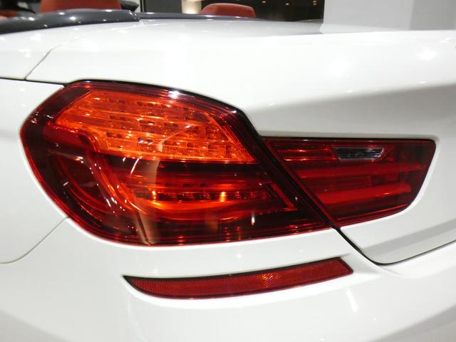 Ｍ６ カブリオレ　左Ｈ／コンフォＡ／赤革／黒幌／マッサージ／ヒーター＆ベンチレーター／Ｂ＆Ｏサウンド／ｉドライブナビ／ＢＴオーディオ／トップビュー・サイドビュー／ＬＥＤライト／専用エクステリア＆２０ＡＷ／２年保証（39枚目）