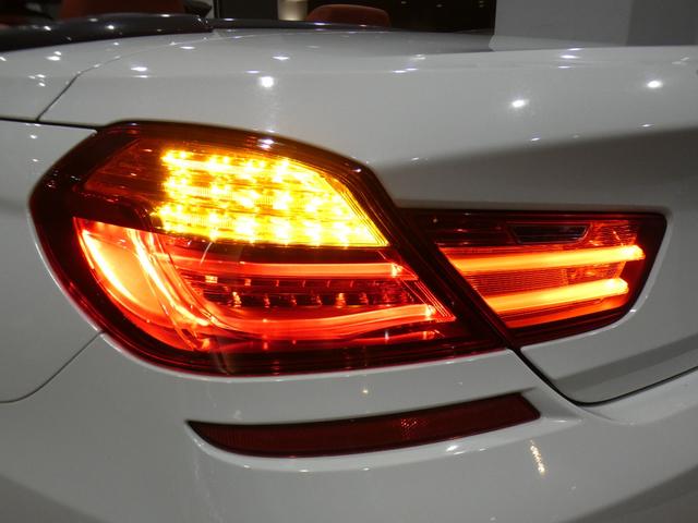 Ｍ６ カブリオレ　左Ｈ／コンフォＡ／赤革／黒幌／マッサージ／ヒーター＆ベンチレーター／Ｂ＆Ｏサウンド／ｉドライブナビ／ＢＴオーディオ／トップビュー・サイドビュー／ＬＥＤライト／専用エクステリア＆２０ＡＷ／２年保証（41枚目）