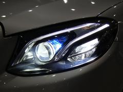 視認性が良くドライバーの運転をサポートするマルチビームＬＥＤヘッドライトを採用！ＬＥＤインテリジェントライトシステム、アダプティブハイビームアシスト＋も装備しており、夜間の運転も安心して頂けます！！ 3