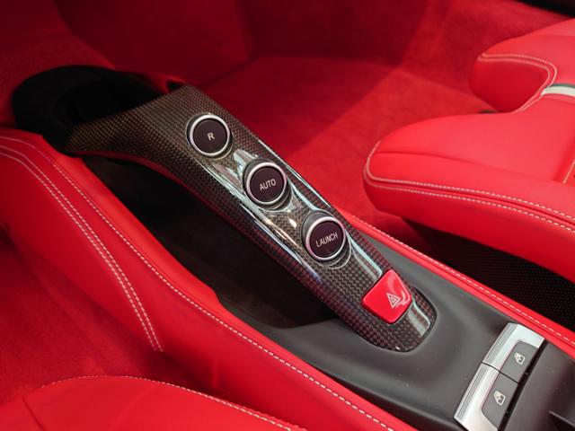 ４８８スパイダー フェラーリ ベースグレード ディーラー車 ２オーナー付属品 点検記録有り セミオートマ 左ハンドル 本革シート ナビゲーション アンチロックブレーキシステム アルミホイール ｄｃｔ 千葉県 ベースグレード ディーラー車 ２オーナー付属品 点検