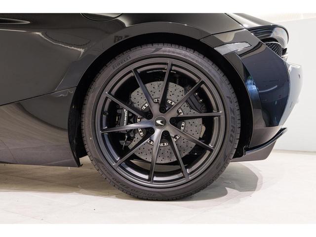 ７２０Ｓ ベースグレード　パフォーマンス　認定中古車　ＭｃＬＡＲＥＮ　ＱＵＡＬＩＦＩＥＤ　カーボンファイバーエクステリアアップグレードパック１　スポーツエキゾースト　１０スポーク鍛造ホイール（8枚目）