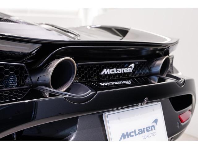 ベースグレード　パフォーマンス　認定中古車　ＭｃＬＡＲＥＮ　ＱＵＡＬＩＦＩＥＤ　カーボンファイバーエクステリアアップグレードパック１　スポーツエキゾースト　１０スポーク鍛造ホイール(12枚目)