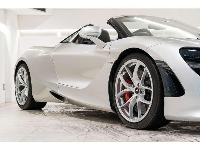 720Sスパイダー ベースグレード ラグジュアリー 認定中古車 McLAREN QUALIFIED スポーツエキゾースト エリートペイント ブレーキキャリパーレッド ビークルリフト 360度カメラ 電動シート アイドリングストップ(10枚目)
