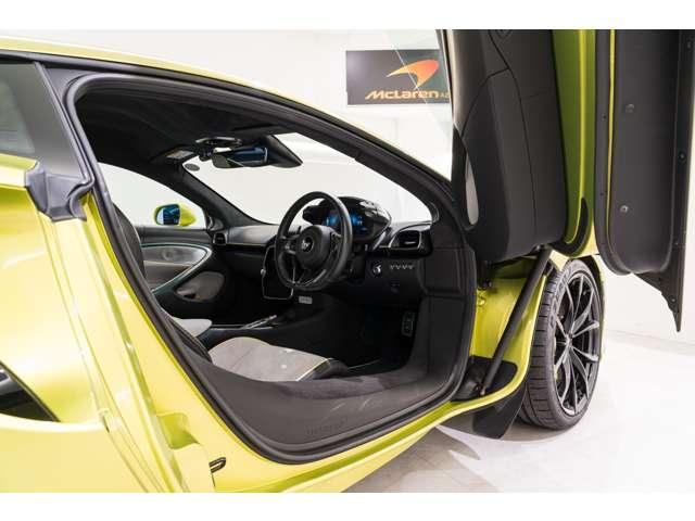 アルトゥーラ 　３．０　認定中古車　ＭｃＬＡＲＥＮ　ＱＵＡＬＩＦＩＥＤ　プラグインハイブリッドモデル　クルーズコントロール　パーキングアシスト　全周囲カメラ　ドライブレコーダー　ＨＤＤナビ　ＬＥＤヘッドライト（18枚目）