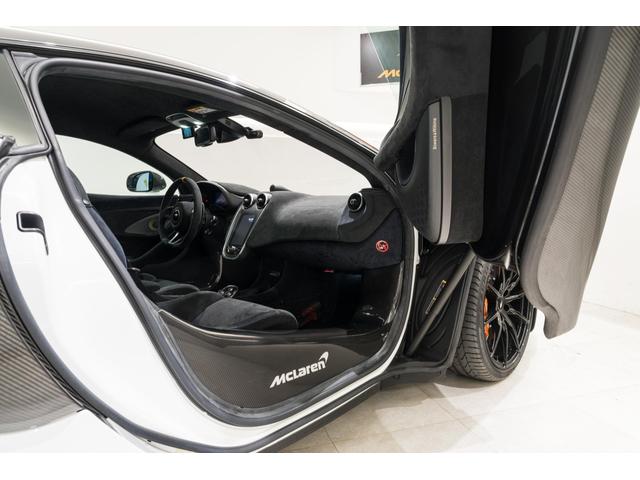 ６００ＬＴ ３．８　ＭｃＬＡＲＥＮ　ＱＵＡＬＩＦＩＥＤ　認定中古車　カーボンファイバーアップグレード１．２．３　フルバケットレーシングシート　インテリア（カーボンブラックインテリア＆ミッドナイトブルー）　６点シートベルト（シートレール）（19枚目）