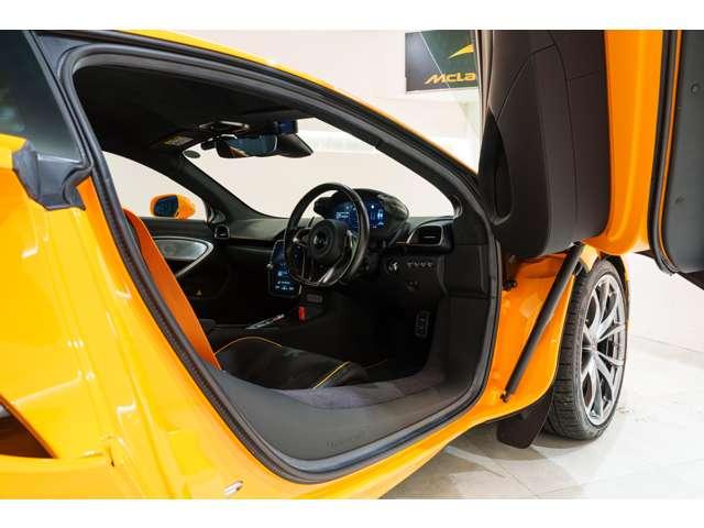 アルトゥーラ ３．０　認定中古車　ＭｃＬＡＲＥＮ　ＱＵＡＬＩＦＩＥＤ　アダプティブクルーズコントロール　パーキングアシスト　障害物センサー　全周囲カメラ　過給器設定モデル　ドライブレコーダー　ＨＤＤナビ　ＬＥＤヘッドライト（17枚目）