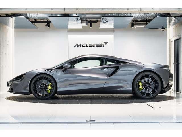 アルトゥーラ ３．０　ヴィジョン　ＭＹ２５　７００ＰＳ　ＬＨＤ　認定中古車（4枚目）