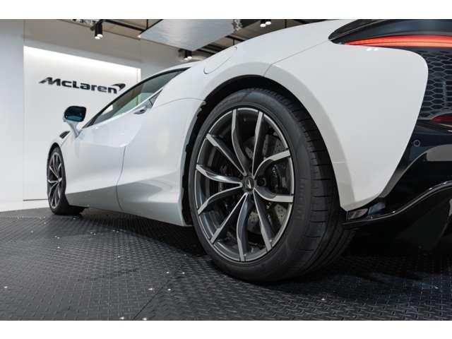 アルトゥーラ 3.0 認定中古車 McLaren AZABU QUALIFIED(15枚目)