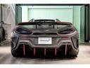 レーシングカーさながらの延長されたディフューザーは、ただものでない印象を後続車へ与えます。
