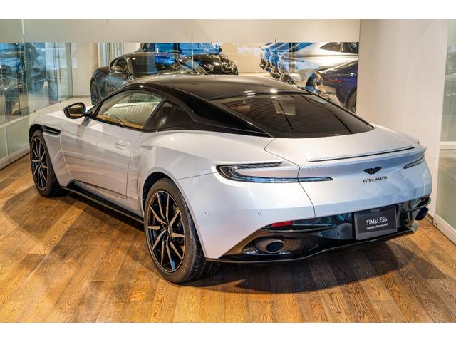 ＤＢ１１ Ｖ８　ライトニングシルバー　Ｂ＆Ｏ　ブラックバッジ　アダプティブクルーズコントロール　パーキングアシスト　全周囲カメラ　障害物センサー　ドライブレコーダー　本革シート　シートヒーター　認定中古車（3枚目）