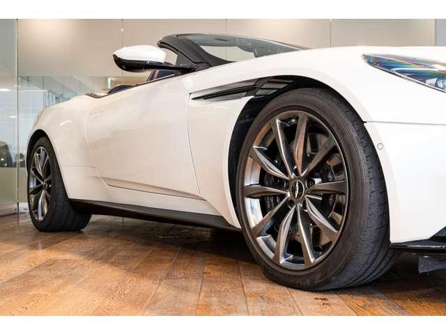 ＤＢ１１ Ｖ８　ヴォランテ　メーカー認定中古車　クルーズコントロール　レーンキープアシスト　パーキングアシスト　障害物センサー　全周囲カメラ　ＨＤＤナビ　本革シート（13枚目）