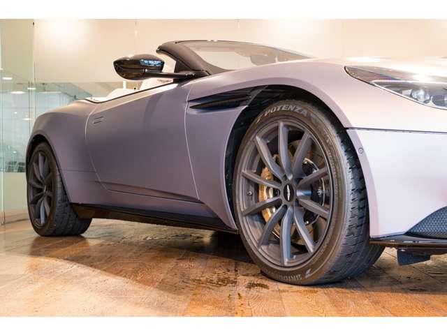 ＤＢ１１ Ｖ８　ＤＢ１１　ヴォランテ　メーカー認定中古車　クルーズコントロール　障害物センサー　オートマチックハイビーム　全周囲カメラ　ＨＤＤナビ　本革シート　シートヒーター（12枚目）