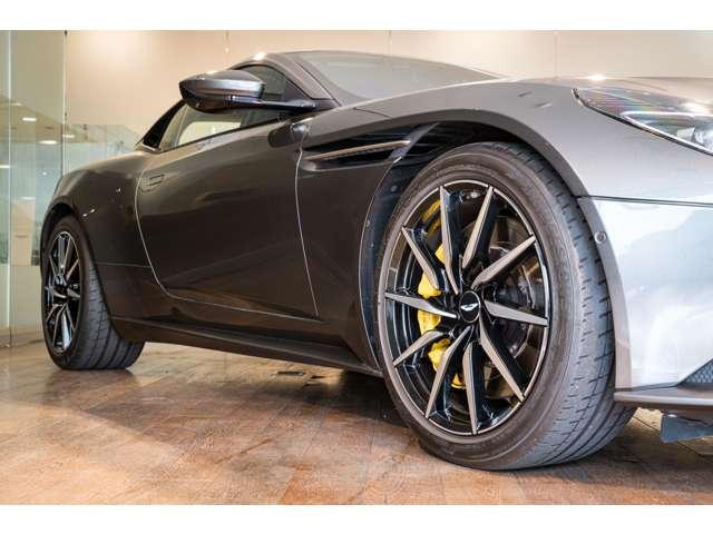 ＤＢ１１ Ｖ８　マグネティックシルバー　メーカー認定中古車　クルーズコントロール　パーキングアシスト　障害物センサー　本革シート　パワーシート　ドライブレコーダー（9枚目）