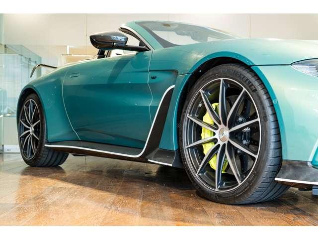 ヴァンテージ 　世界２４９台限定Ｖ１２　Ｖａｎｔａｇｅ　Ｒｏａｄｓｔｅｒ　右ハンドル　レーンキープアシスト　パーキングアシスト　障害物センサー　全周囲カメラ　ＨＤＤナビ　本革シート　シートヒーター　メーカー認定中古車（12枚目）