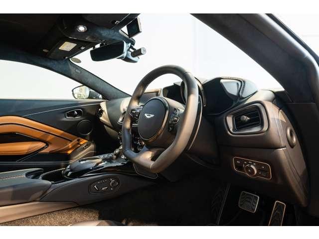 Ｖ１２ヴァンテージ 　世界３３３台限定　キセノングレー　レーンキープアシスト　パーキングアシスト　全周囲カメラ　障害物センサー　ＨＤＤナビ　本革シート　シートヒーター　メーカー認定中古車（17枚目）