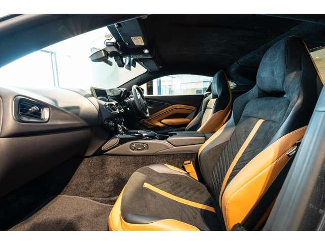Ｖ１２ヴァンテージ 　世界３３３台限定　キセノングレー　レーンキープアシスト　パーキングアシスト　全周囲カメラ　障害物センサー　ＨＤＤナビ　本革シート　シートヒーター　メーカー認定中古車（19枚目）