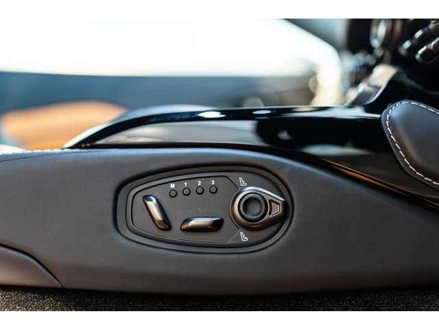 Ｖ１２ヴァンテージ 　世界３３３台限定　キセノングレー　レーンキープアシスト　パーキングアシスト　全周囲カメラ　障害物センサー　ＨＤＤナビ　本革シート　シートヒーター　メーカー認定中古車（22枚目）