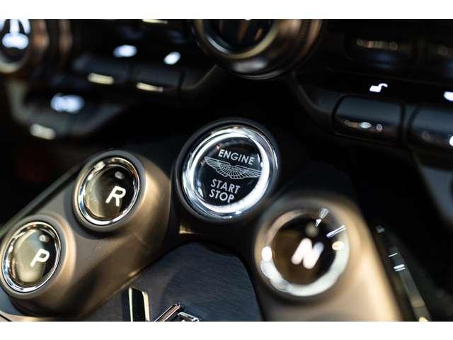 Ｖ１２ヴァンテージ 　世界３３３台限定　キセノングレー　レーンキープアシスト　パーキングアシスト　全周囲カメラ　障害物センサー　ＨＤＤナビ　本革シート　シートヒーター　メーカー認定中古車（24枚目）