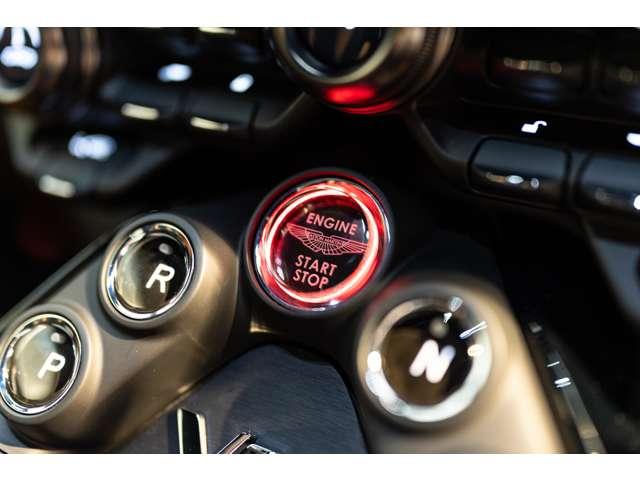 Ｖ１２ヴァンテージ 　世界３３３台限定　キセノングレー　レーンキープアシスト　パーキングアシスト　全周囲カメラ　障害物センサー　ＨＤＤナビ　本革シート　シートヒーター　メーカー認定中古車（25枚目）