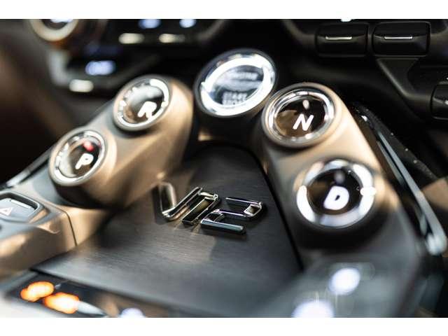 Ｖ１２ヴァンテージ 　世界３３３台限定　キセノングレー　レーンキープアシスト　パーキングアシスト　全周囲カメラ　障害物センサー　ＨＤＤナビ　本革シート　シートヒーター　メーカー認定中古車（26枚目）