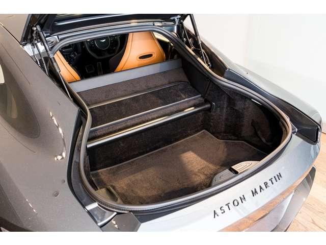 Ｖ１２ヴァンテージ 　世界３３３台限定　キセノングレー　レーンキープアシスト　パーキングアシスト　全周囲カメラ　障害物センサー　ＨＤＤナビ　本革シート　シートヒーター　メーカー認定中古車（32枚目）