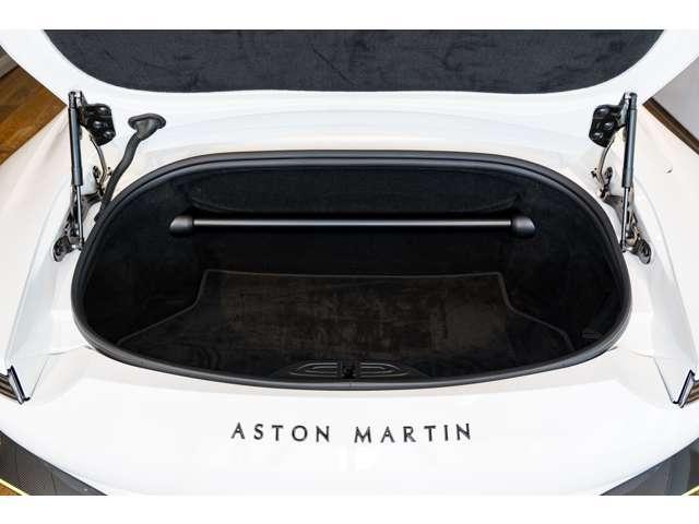 ヴァンテージ ベースグレード　Ｖ１２　Ｖａｎｔａｇｅ　ＲｏａｄＳｔｅｒ　世界限定２４９台　ナビ　フルセグ　ＥＴＣ　ミュージックプレイヤー接続可　全周囲カメラ　電動シート　過給器設定モデル　アイドリングストップ　パーキングアシスト（15枚目）