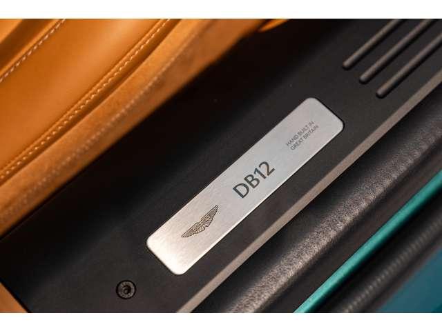 ＤＢ１２ ４．０　アストンマーティンレーシンググリーン　認定中古車　右ハンドル　全周囲カメラ　オートマチックハイビーム　ドライブレコーダー　ＥＴＣ　ナビ　ミュージックプレイヤー接続可　本革シート　電動シート（22枚目）