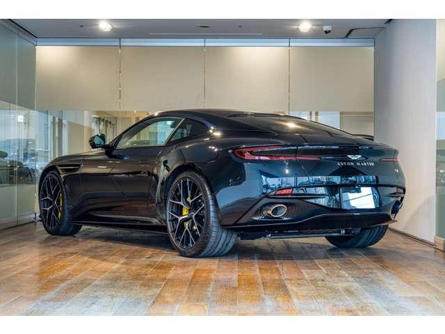 ＤＢ１２ ウルトラマリンブラック　認定中古車　右ハンドル　フロアＭＴモード付８ＡＴ　全周囲カメラ　障害物センサー　ＥＴＣ　ミュージックプレイヤー接続可　過給器設定モデル　本革シート　電動シート　シートヒーター　シートエアコン（7枚目）