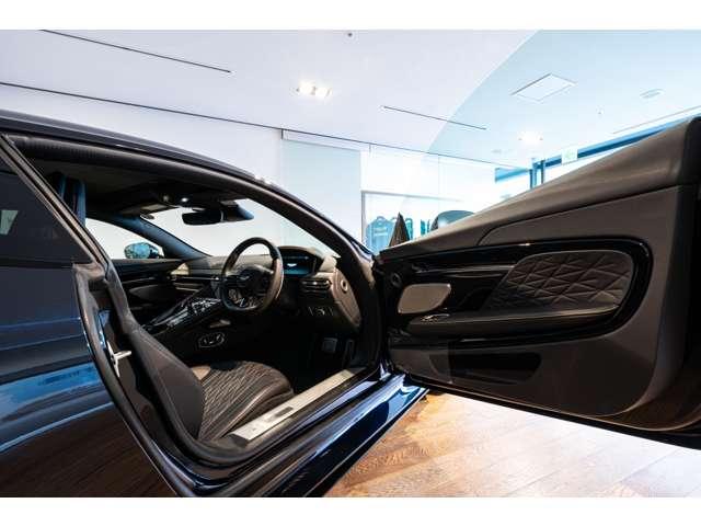 ＤＢ１２ ウルトラマリンブラック　認定中古車　右ハンドル　フロアＭＴモード付８ＡＴ　全周囲カメラ　障害物センサー　ＥＴＣ　ミュージックプレイヤー接続可　過給器設定モデル　本革シート　電動シート　シートヒーター　シートエアコン（15枚目）
