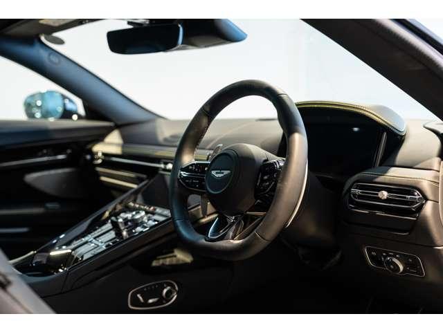 ＤＢ１２ ウルトラマリンブラック　認定中古車　右ハンドル　フロアＭＴモード付８ＡＴ　全周囲カメラ　障害物センサー　ＥＴＣ　ミュージックプレイヤー接続可　過給器設定モデル　本革シート　電動シート　シートヒーター　シートエアコン（17枚目）