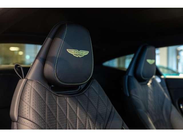 ＤＢ１２ ウルトラマリンブラック　認定中古車　右ハンドル　フロアＭＴモード付８ＡＴ　全周囲カメラ　障害物センサー　ＥＴＣ　ミュージックプレイヤー接続可　過給器設定モデル　本革シート　電動シート　シートヒーター　シートエアコン（18枚目）