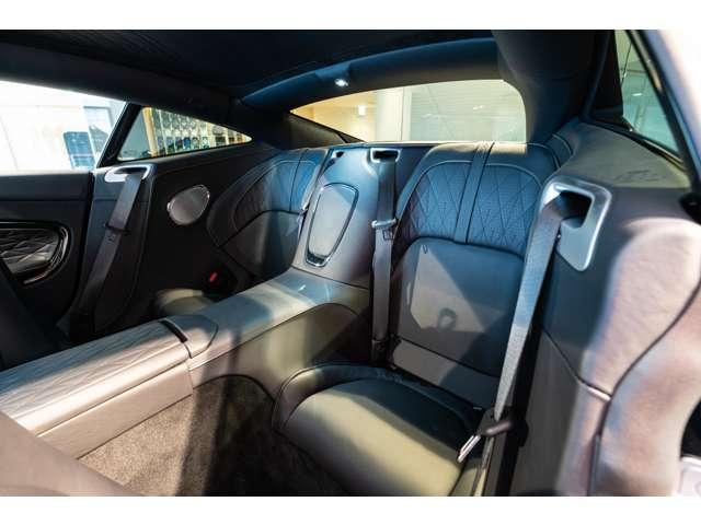 ＤＢ１２ ウルトラマリンブラック　認定中古車　右ハンドル　フロアＭＴモード付８ＡＴ　全周囲カメラ　障害物センサー　ＥＴＣ　ミュージックプレイヤー接続可　過給器設定モデル　本革シート　電動シート　シートヒーター　シートエアコン（23枚目）