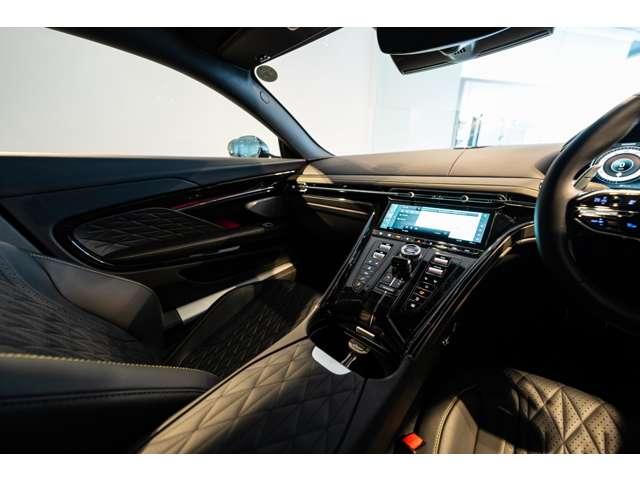 ＤＢ１２ ウルトラマリンブラック　認定中古車　右ハンドル　フロアＭＴモード付８ＡＴ　全周囲カメラ　障害物センサー　ＥＴＣ　ミュージックプレイヤー接続可　過給器設定モデル　本革シート　電動シート　シートヒーター　シートエアコン（27枚目）