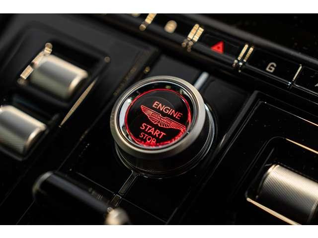 ＤＢ１２ ウルトラマリンブラック　認定中古車　右ハンドル　フロアＭＴモード付８ＡＴ　全周囲カメラ　障害物センサー　ＥＴＣ　ミュージックプレイヤー接続可　過給器設定モデル　本革シート　電動シート　シートヒーター　シートエアコン（29枚目）