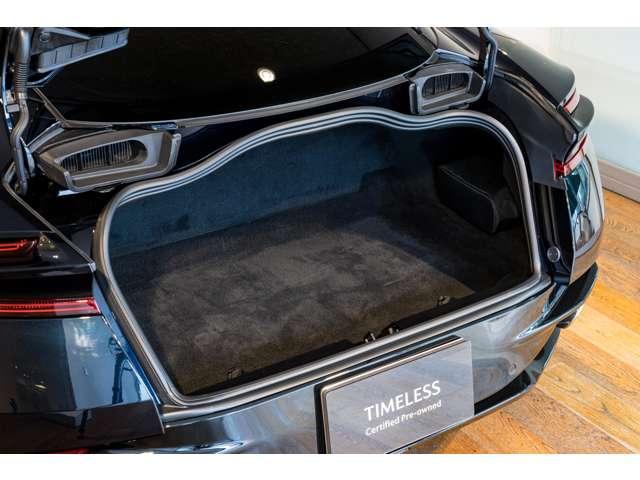 ＤＢ１２ ウルトラマリンブラック　認定中古車　右ハンドル　フロアＭＴモード付８ＡＴ　全周囲カメラ　障害物センサー　ＥＴＣ　ミュージックプレイヤー接続可　過給器設定モデル　本革シート　電動シート　シートヒーター　シートエアコン（33枚目）