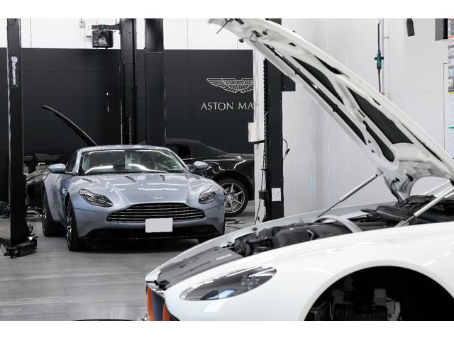 ＤＢ１２ ウルトラマリンブラック　認定中古車　右ハンドル　フロアＭＴモード付８ＡＴ　全周囲カメラ　障害物センサー　ＥＴＣ　ミュージックプレイヤー接続可　過給器設定モデル　本革シート　電動シート　シートヒーター　シートエアコン（49枚目）