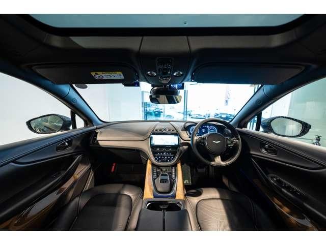 ＤＢＸ ４．０　４ＷＤ　ミノタウルスグリーン　認定中古車　全周囲カメラ　オートマチックハイビーム　アダプティブクルーズコントロール　パーキングアシスト　エアサスペンション　ドライブレコーダー　ＥＴＣ　ナビ　フルセグ　ミュージックプレイヤー接続可（2枚目）