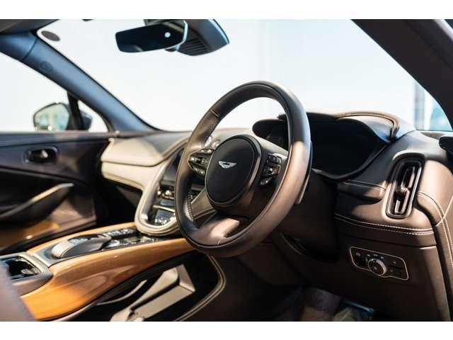 ＤＢＸ ４．０　４ＷＤ　ミノタウルスグリーン　認定中古車　全周囲カメラ　オートマチックハイビーム　アダプティブクルーズコントロール　パーキングアシスト　エアサスペンション　ドライブレコーダー　ＥＴＣ　ナビ　フルセグ　ミュージックプレイヤー接続可（12枚目）