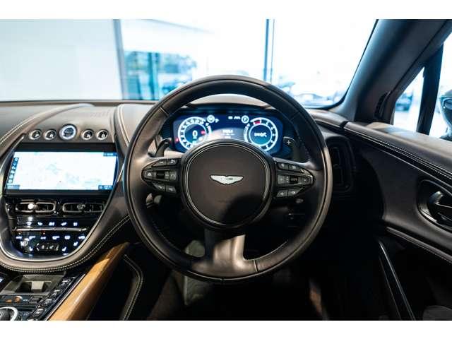 ＤＢＸ ４．０　４ＷＤ　ミノタウルスグリーン　認定中古車　全周囲カメラ　オートマチックハイビーム　アダプティブクルーズコントロール　パーキングアシスト　エアサスペンション　ドライブレコーダー　ＥＴＣ　ナビ　フルセグ　ミュージックプレイヤー接続可（13枚目）