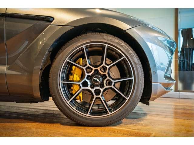 ＤＢＸ ４．０　４ＷＤ　マグネティックシルバー　認定中古車　コラムＭＴモード付９ＡＴ　オートマチックハイビーム　障害物センサー　ドライブレコーダー　エアサスペンション　ＥＴＣ　ナビ　フルセグ（9枚目）